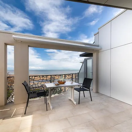 Le Rêve 210 *
